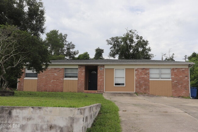 Building Photo - 228 E Holly Dr