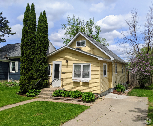 Building Photo - 1841 Sherwood Ave Rental