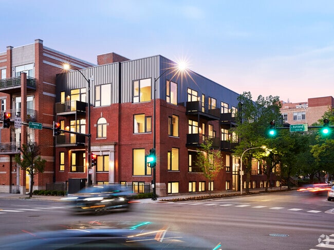 Building Photo - 1550 W Monroe St Unit 305 Rental