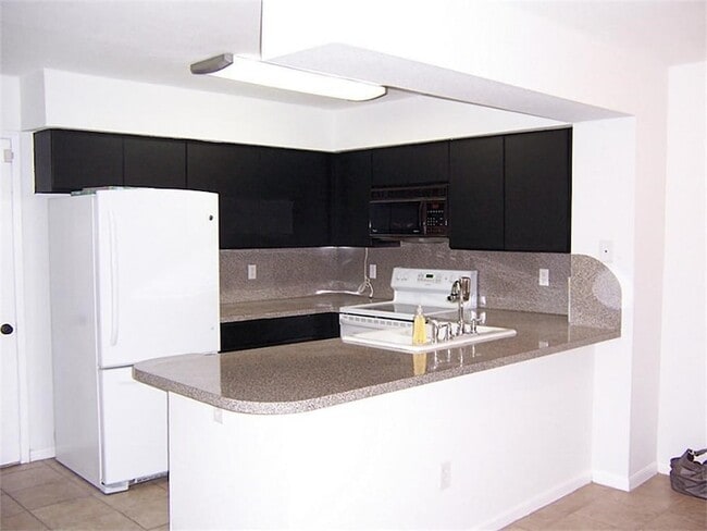 Photo - 16800 Sugar Pine Dr Unidad D24