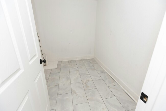 Photo - 1515 W 2nd St