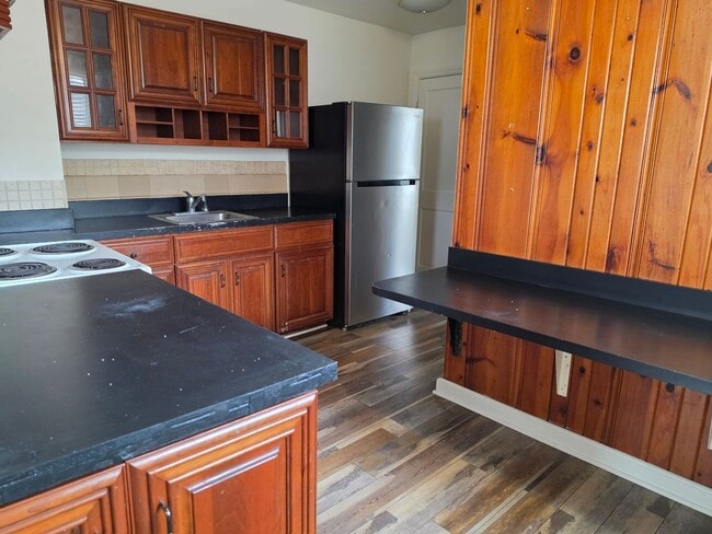Photo - 433 Sandhurst Dr Unit 2