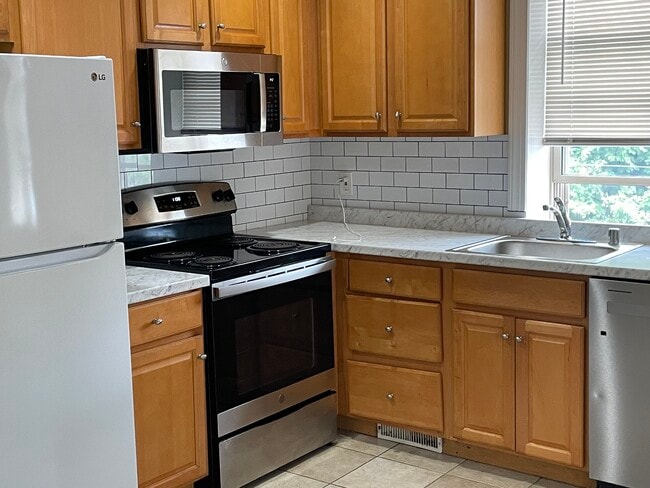 Photo - 1912 W 3rd St Unit C