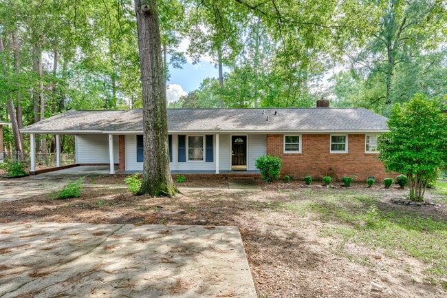 Building Photo - Charming ranch - style home in an unbeatab...