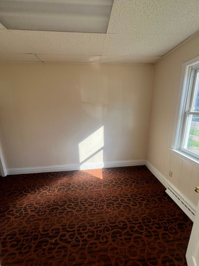 Photo - Large 4 Bed 1.5 Bath House