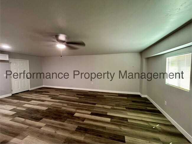 Photo - 5012 Yellow Rose Ct Unit B