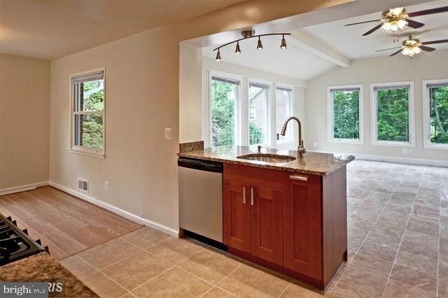 Photo - 1318 Mayflower Dr