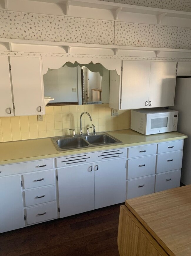 Photo - CEDAR FALLS 3BR house w garage, fenced yard, central air