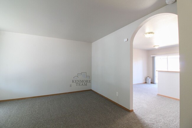 Photo - 825 S Elm St