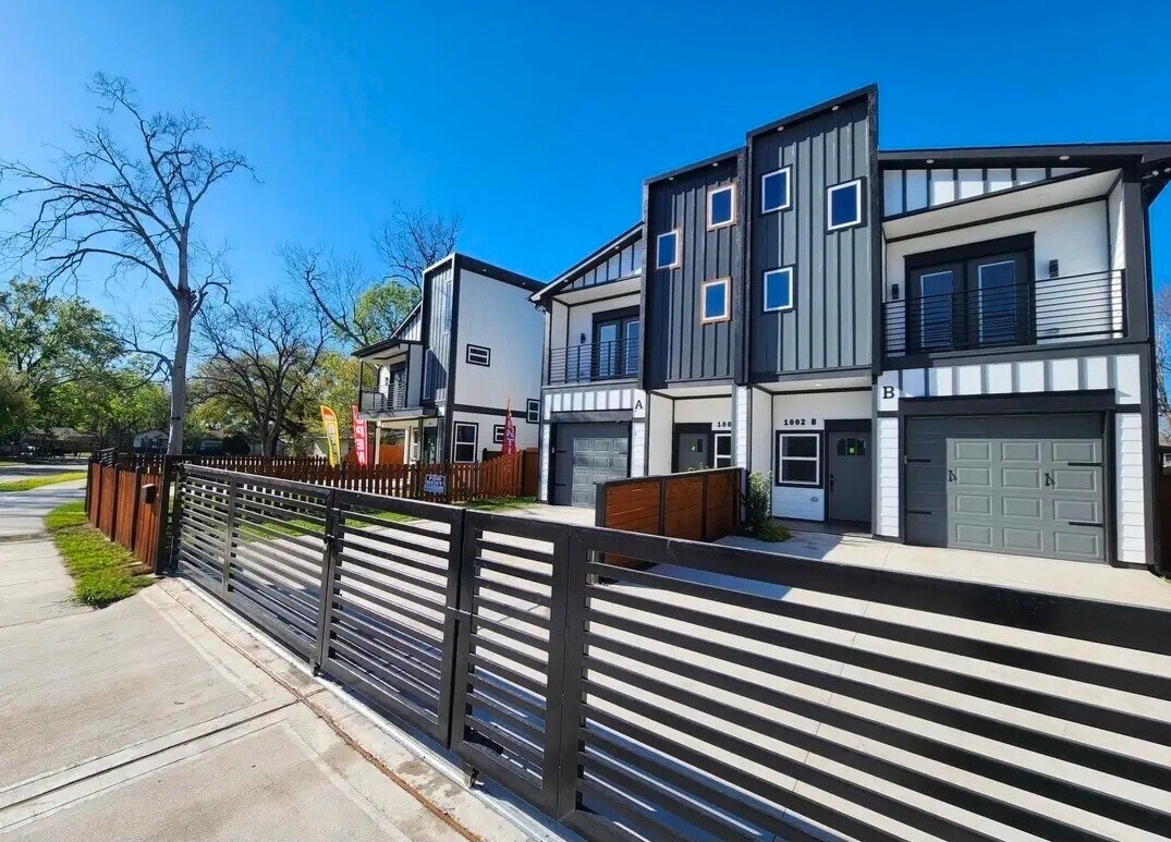 Photo - 1002 Natchez Ave