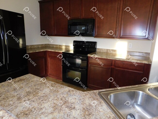 Photo - 108 Barnard St