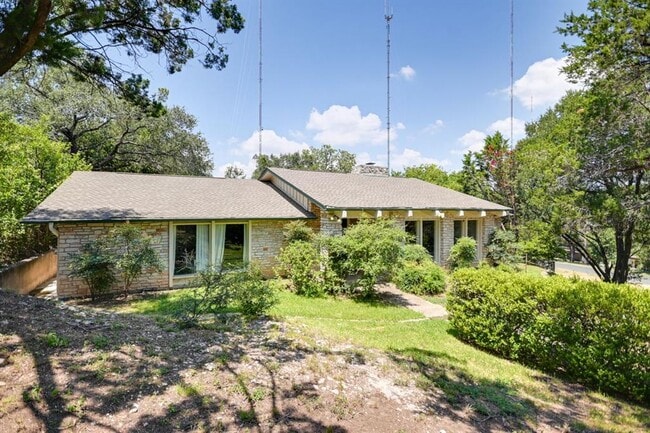 2412 Deer Pass
