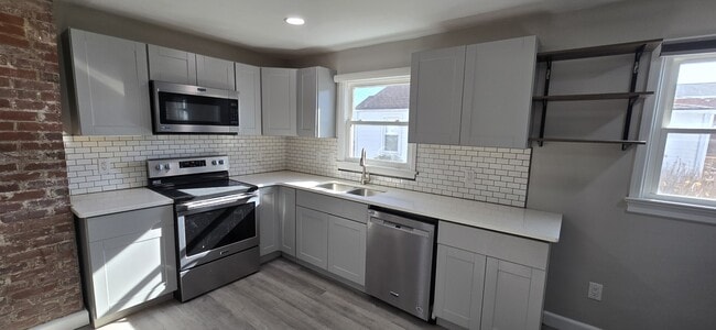 Photo - 904 Front Ave