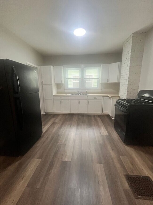 Photo - 4BR/1BA house- LEASING SPECIAL - sign a 13-month lease by 7/31/2026 and second month is free!