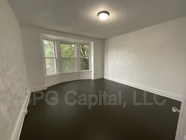 Photo - 219 E Cottage Pl