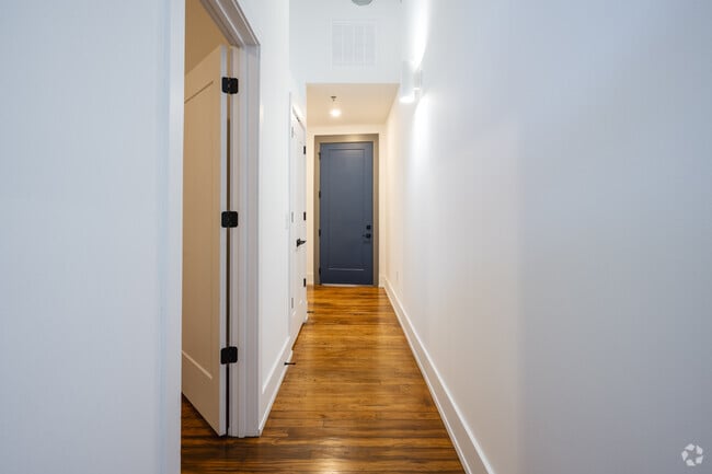 1BR, 1BA - 659SF