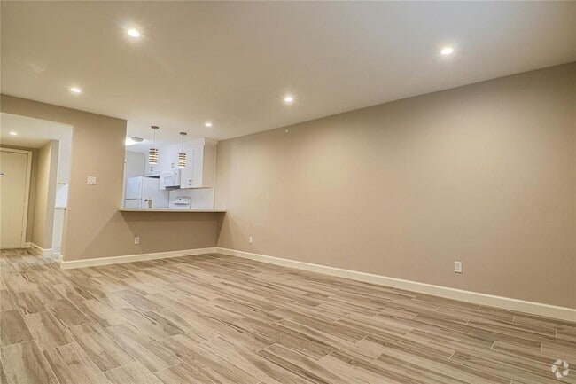 Building Photo - 2744 Briarhurst Dr Unit 26 Rental