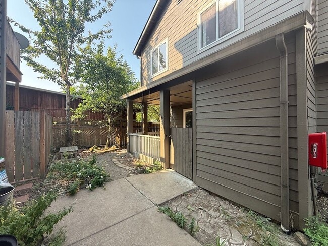 683 SE 197th Ave