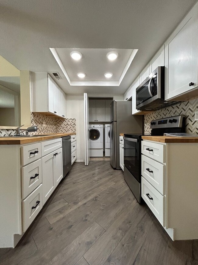 AVAILABLE 8/11 - 2 bed / 2 bath rennovate... - AVAILABLE 8/11 -  2 bed / 2 bath rennovate... Unidad 360 Rental