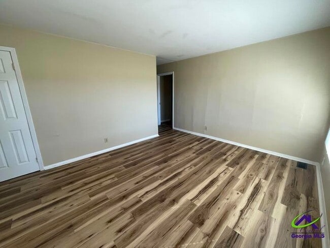Photo - 111 Nix Way