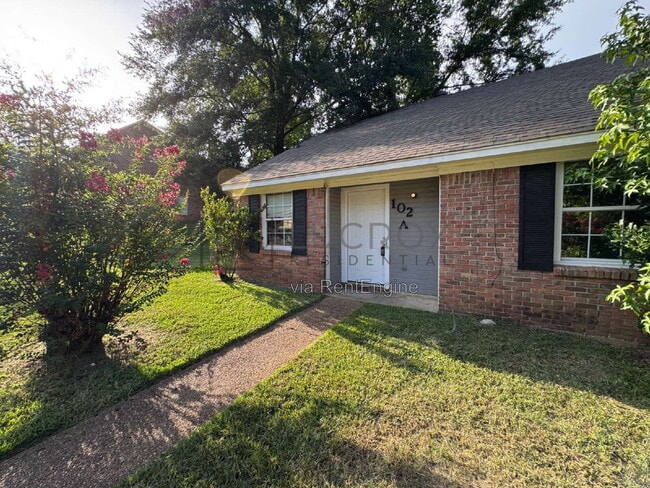 Building Photo - 102 Briarmeade Dr Unit A