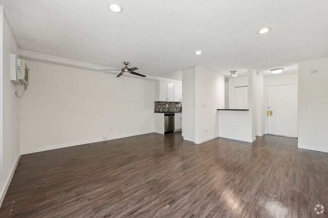 1BR, 1BA - 720SF - Living Room