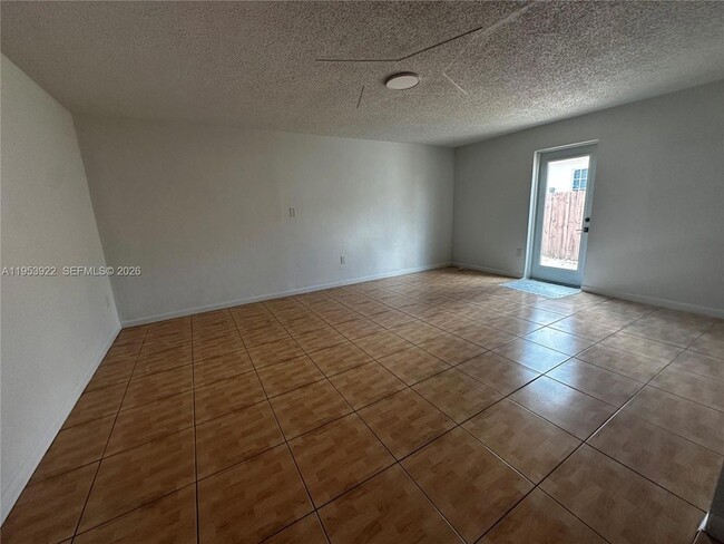 Photo - 350 W 34th St