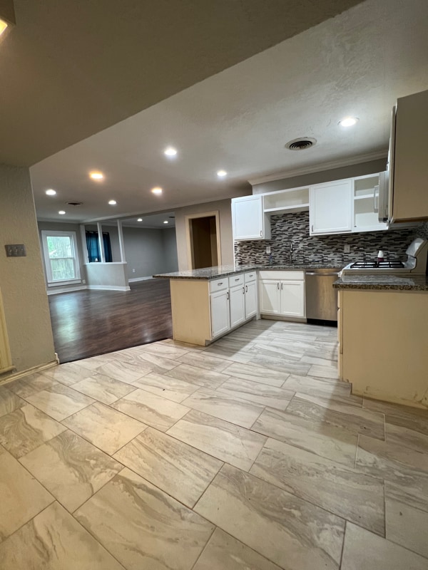 Photo - 306 Circle Way St