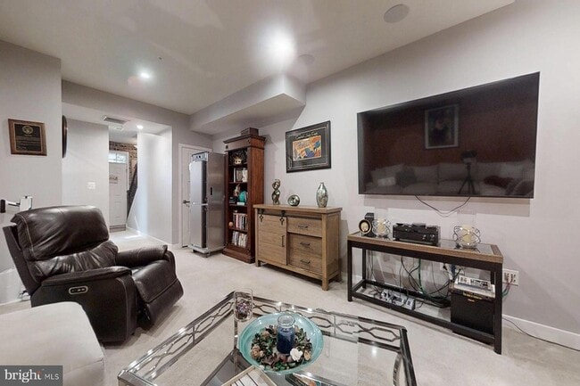 Photo - 950 Mississippi Ave SE