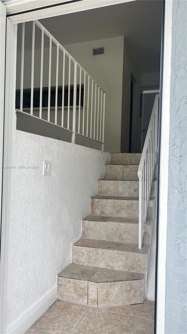 Photo - 984 W 40th St