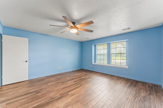 Building Photo - 3318 Candlelon Dr