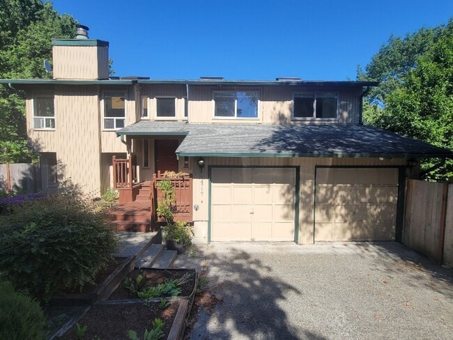 Kent 4 bedroom plus Den and 3 bathrooms & ... - Kent 4 bedroom plus Den and 3 bathrooms & ... House