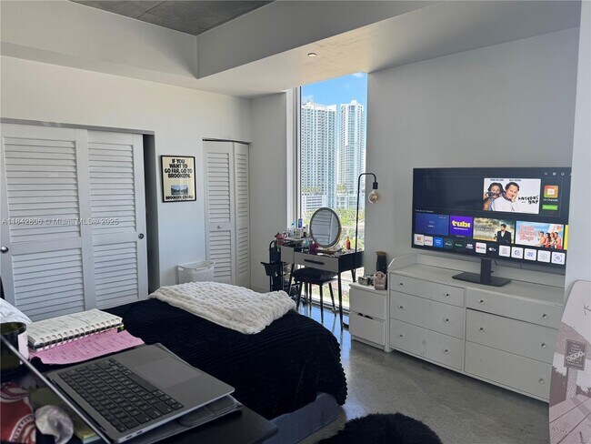 Photo - 151 SE 1st St Unidad 1410