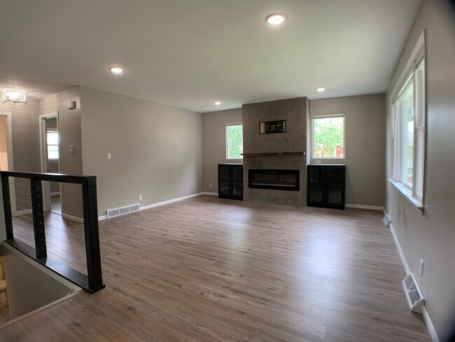 Photo - 211 Wedgewood Dr