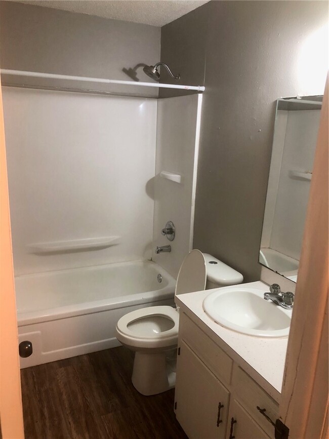 Photo - 302 E Benton St