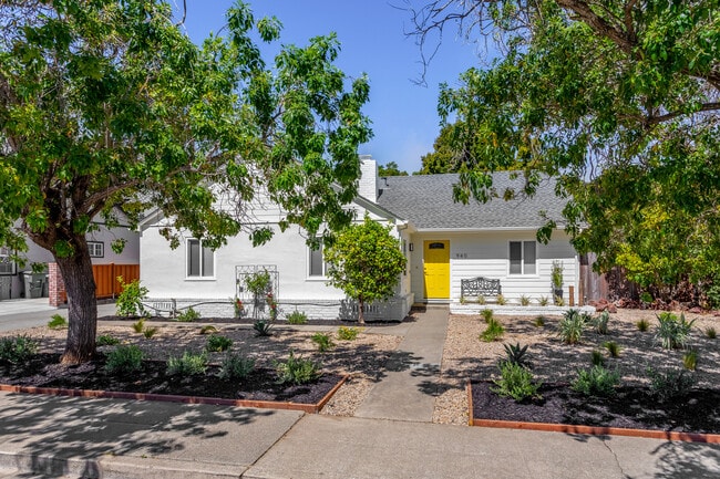 Front - 940 Sequoia Ave Rental