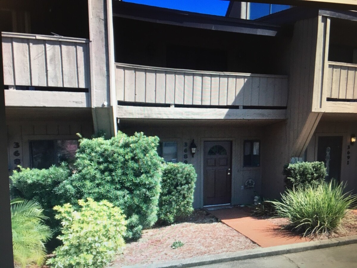 Photo - 3695 Royal Oak Dr