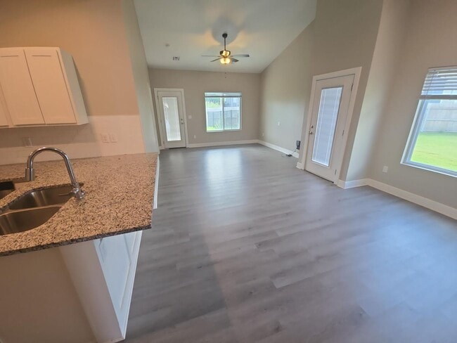 Photo - 2701/03 Greenleaf Unit 2701 Greenleaf Cir