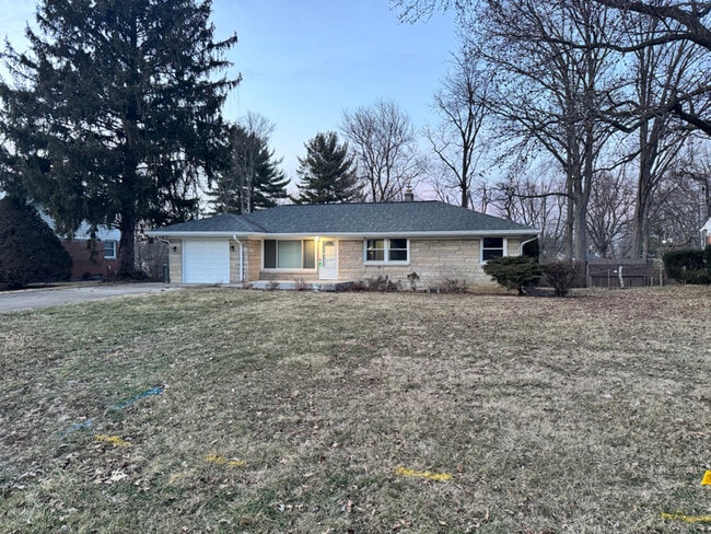 Building Photo - 1400 E Hanna Ave