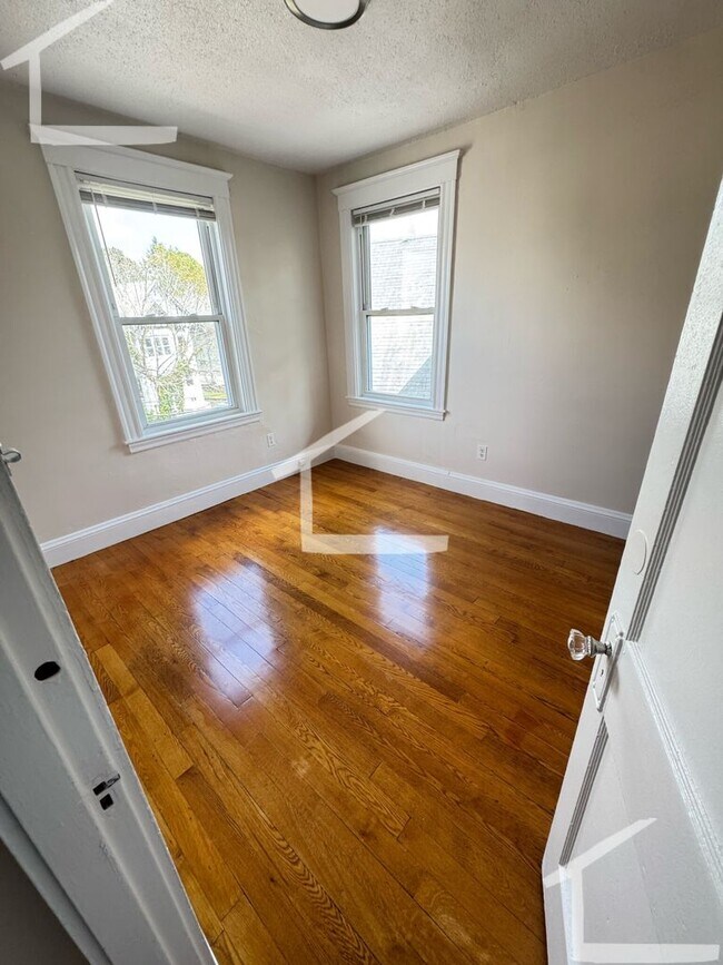 Photo - Sunny, Spacious and Affordable! Apartment in Convenient Location, Hardwood Floors, Cat Friendly
