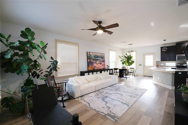 Photo - 604 Allen St Unidad 104 Rental