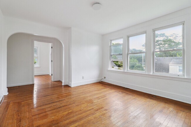 Photo - 252 Sheffield Ave Unit 3