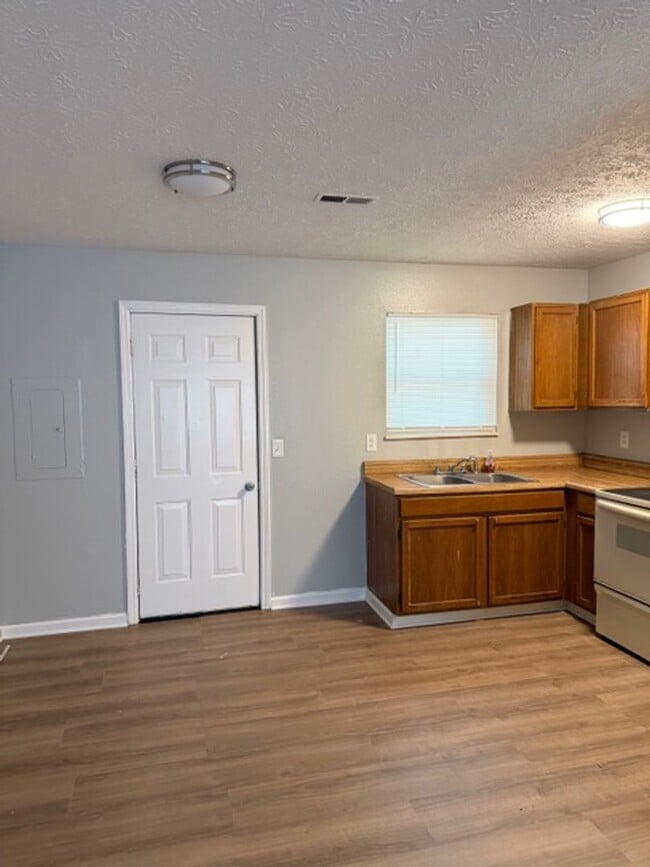 Photo - Sevierville 37862 - 2 bedroom, 1 bath apartment - Call Linda Meese (865) 591-6004