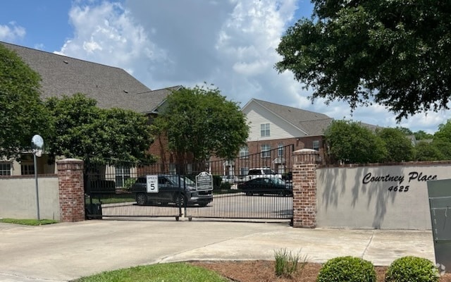Building Photo - 4625 Burbank Dr Unit 101 Rental