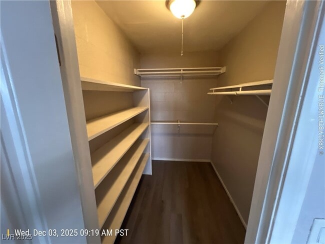 Building Photo - 555 S Royal Crest Cir Unit 9