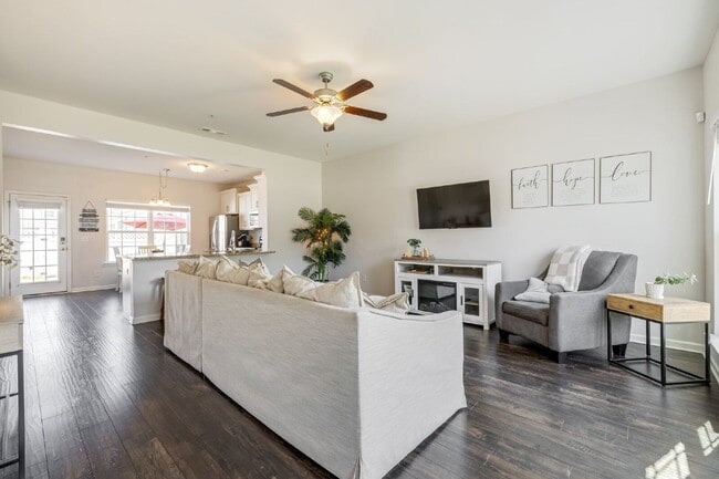 Photo - 409 Oldbury Ln