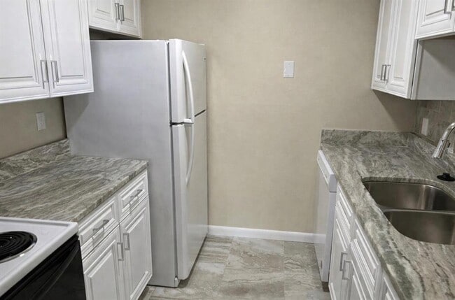 Photo - 2319 W Bristol Ave Unidad 103