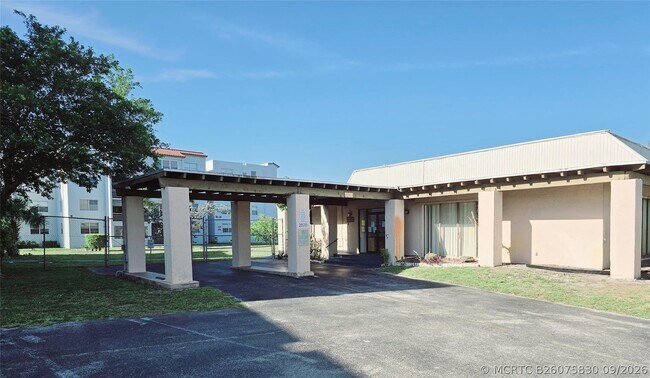 Photo - 2860 Somerset Dr Unit 317K
