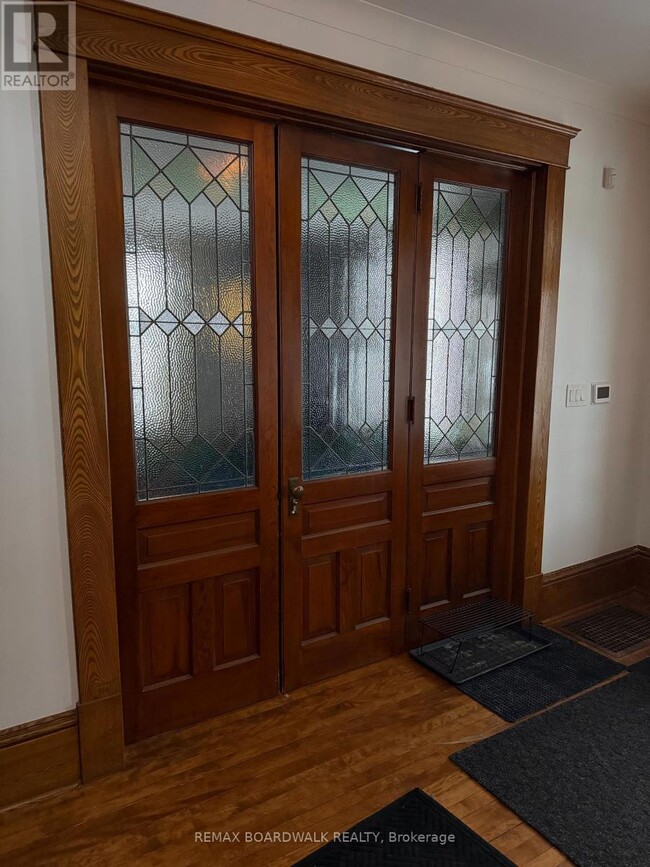 Photo - 114 Lake Ave W