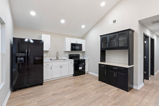 804 Martin St